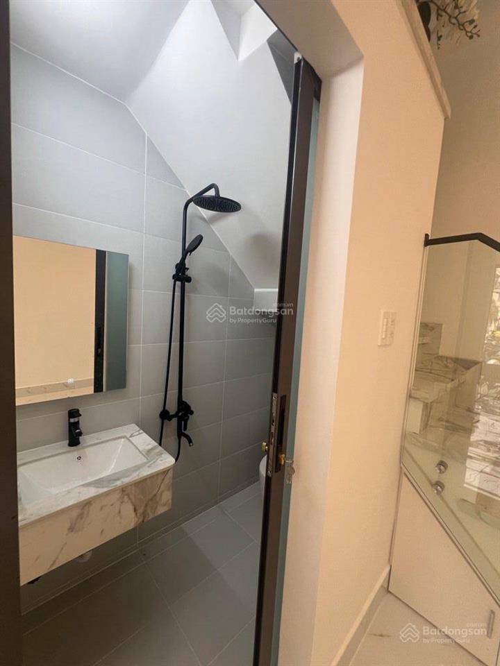 Nhà đẹp giá rẻ chỉ hơn 6.x tỷ x có nhà q10 đường cách mạng tháng 8, hẻm ô tô 8m, 3m x 8m