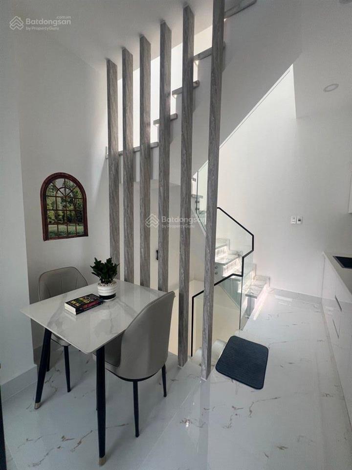 Nhà đẹp giá rẻ chỉ hơn 6.x tỷ x có nhà q10 đường cách mạng tháng 8, hẻm ô tô 8m, 3m x 8m