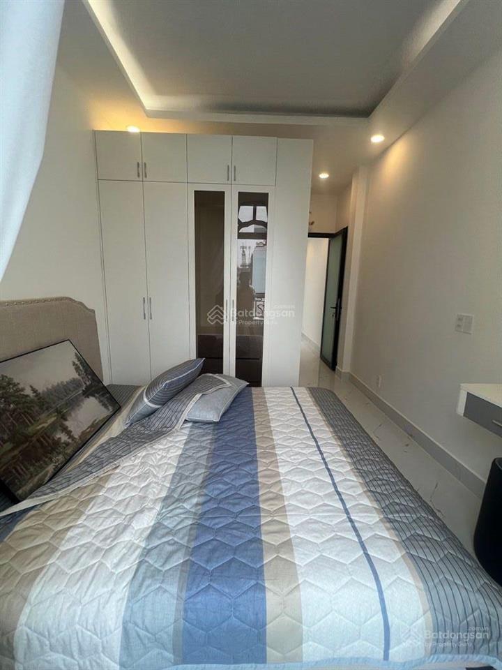 Nhà đẹp giá rẻ chỉ hơn 6.x tỷ x có nhà q10 đường cách mạng tháng 8, hẻm ô tô 8m, 3m x 8m
