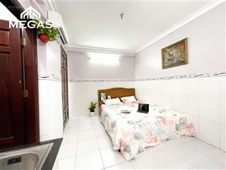 Cửa sổ thoáng full nội thất ngay mặt tiền phan văn trị