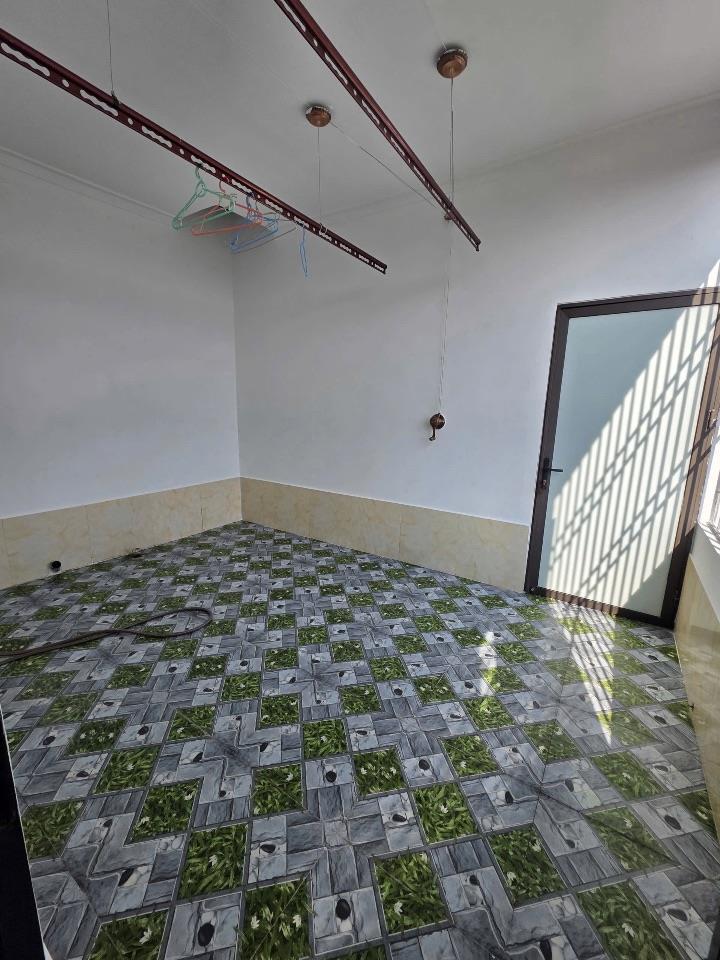 Chủ Nhà gửi bán Nhà tại Thành Tô Tràng Cát Gần Trường Học Cấp 1,2, Ô Tô Đỗ Cửa Sau Nhà Mặt Đường