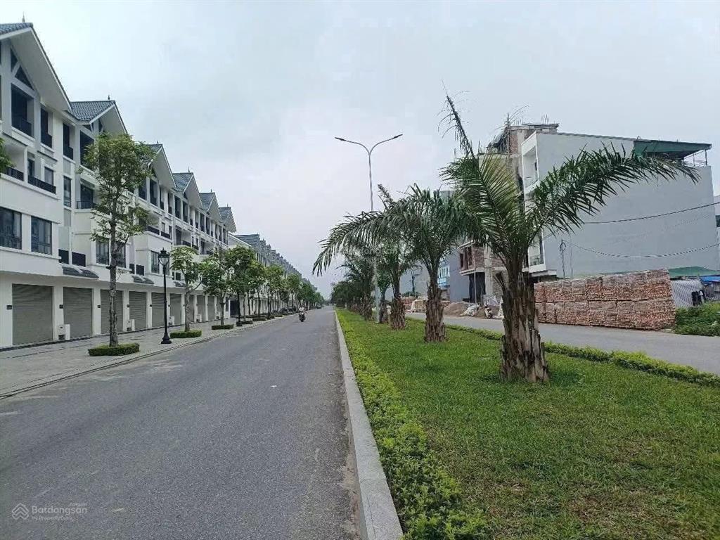 Chỉ 16,x tỷ cho căn liền kề đường 30m  kđt hinode royal park