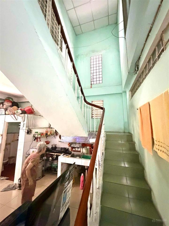 Lõi quận 10 ngay công viên lê thị riêng ngang khủng 6.7m x 17m vuông a4