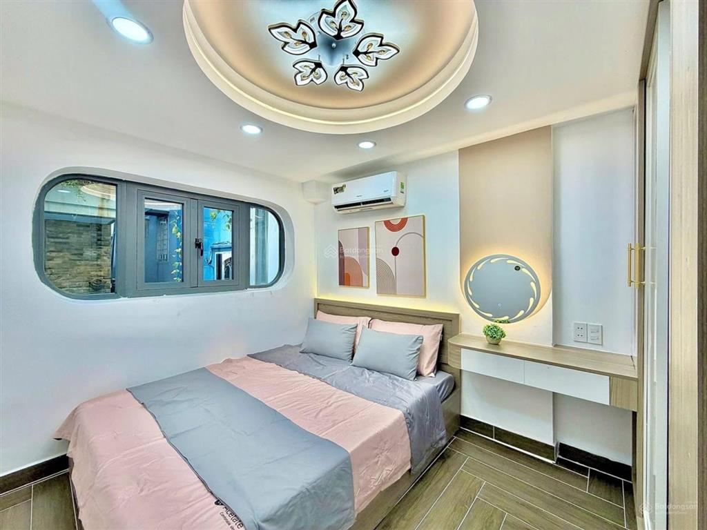 Siêu phẩm phú nhuận sát mặt tiền nguyễn trọng tuyển 4 tầng btct 2 mặt thoáng