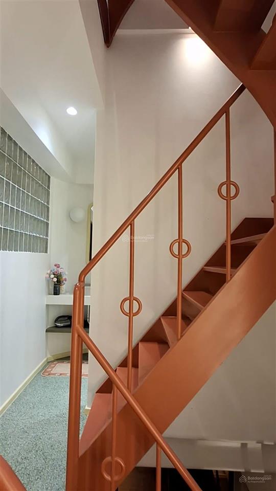 Thành thái q10 4x10m, 5 tầng, thang máy nhập khẩu full nội thất cao cấp