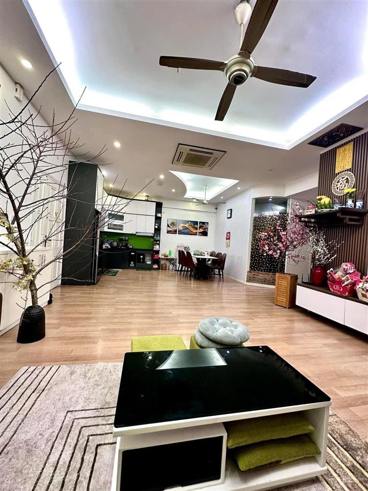 Chính chủ bán nhanh căn hộ 134,2m2 ct2 kđt văn khê  3pn, vị trí đẹp, không gian sống lý tưởng