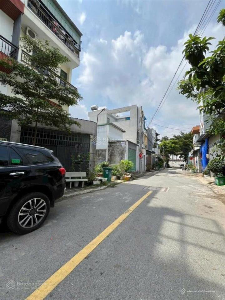 Nhà 2 tầng quận 12  60m2 có sân thượng, vị trí thuận tiện, giá chỉ nhỉnh 4 tỷ, khu dân cư đông đúc