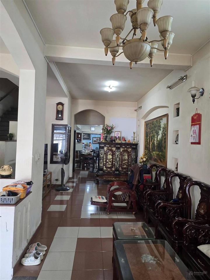 Chính chủ bán nhà 3 tầng cách mạng tháng tám  175,3m2, vị trí trung tâm, đủ công năng