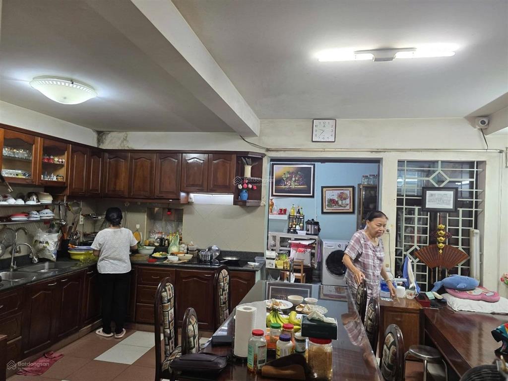 Chính chủ bán nhà 3 tầng cách mạng tháng tám  175,3m2, vị trí trung tâm, đủ công năng