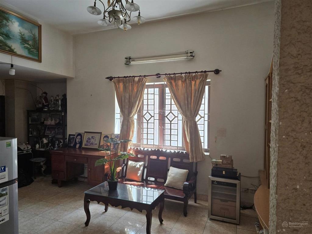 Chính chủ bán nhà 3 tầng cách mạng tháng tám  175,3m2, vị trí trung tâm, đủ công năng