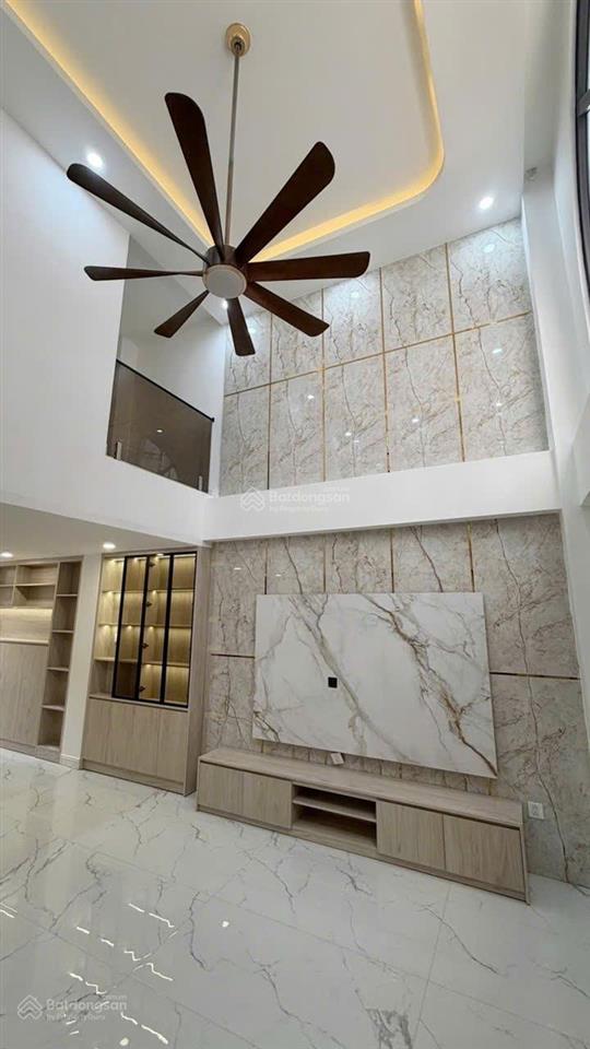 Siêu phẩm nhà mới 4 tầng có thang máy, full nội thất, 6 phòng ngủ, sân ô tô, gần lê văn việt