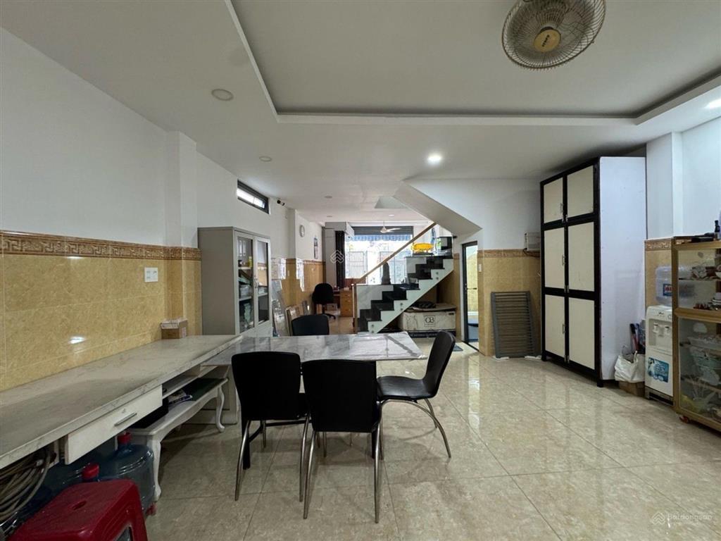 Bán gấp nhà 2 tầng, đường an dương vương, võ văn kiệt, bình tân, 4x17 hẻm 6m, vuông vức, không lộ g