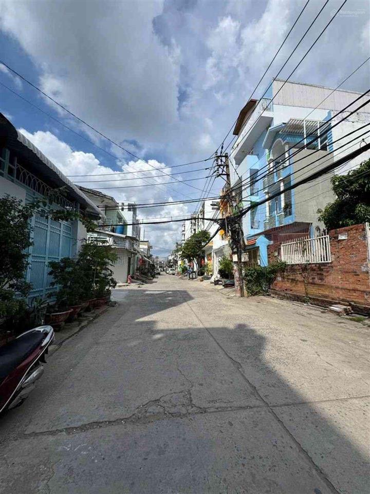 Nhà mới 3 tầng, 5x15m đường võ văn kiệt, hồ học lãm, bình tân, sổ vuông vức, giá chỉ hơn 5 tỷ