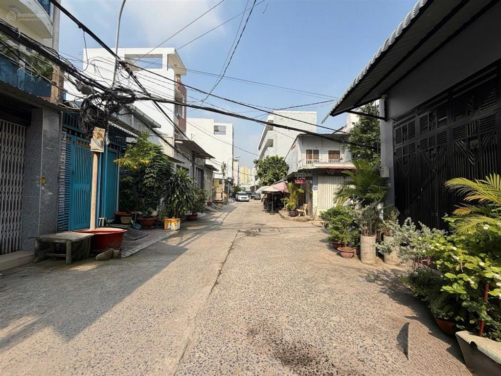 Bán gấp nhà 3 tầng, ngay nguyễn văn luông, võ văn kiệt, quận 6, hẻm 8m, sổ vuông vức