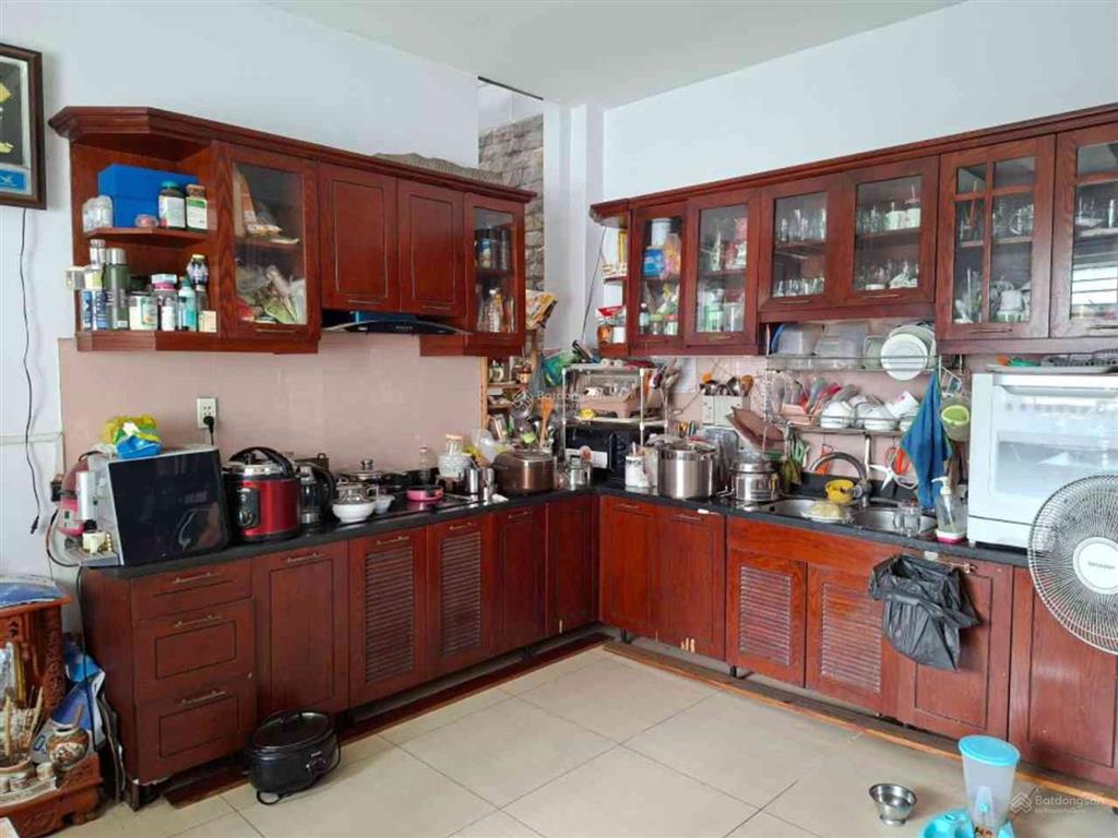 Bán gấp nhà 2 tầng, đường an dương vương, võ văn kiệt, bình tân, 5x18 vuông vức, hẻm 8m, giá chỉ 6,