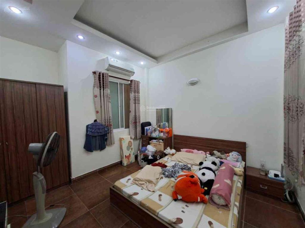 Bán gấp nhà 2 tầng, đường an dương vương, võ văn kiệt, bình tân, 5x18 vuông vức, hẻm 8m, giá chỉ 6,