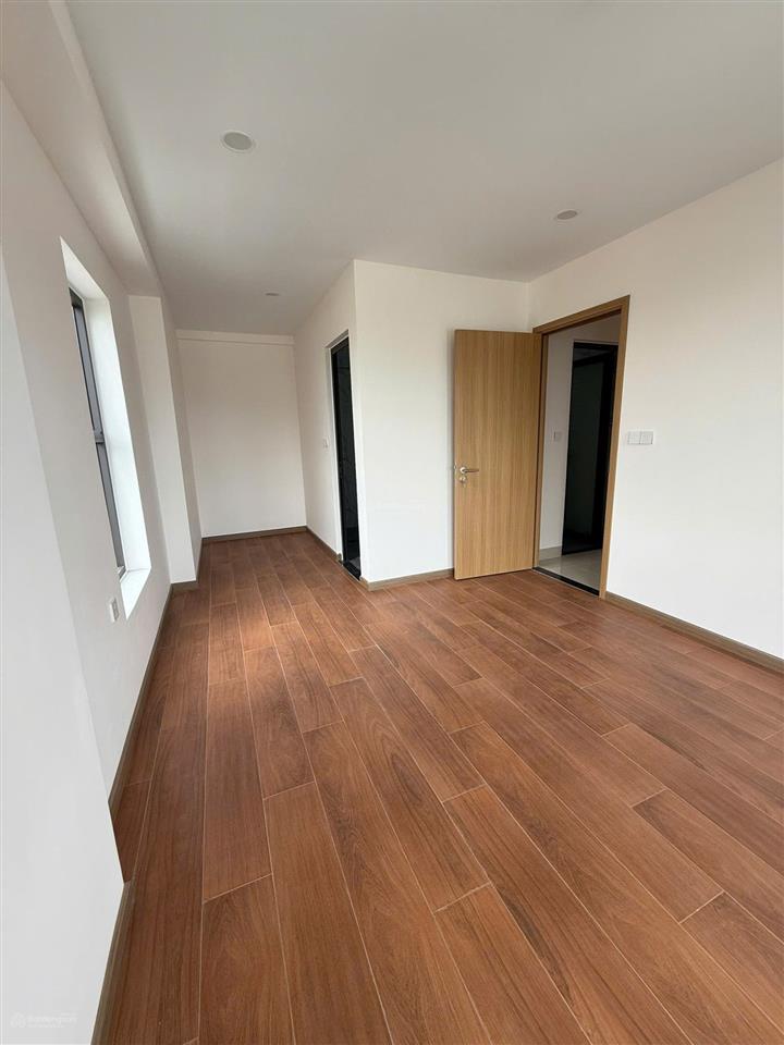 Chủ cần ra gấp căn 07 tầng cao, view đẹp chỉ 4,2 tỷ, nhà bàn giao cơ bản, giá đầu tư