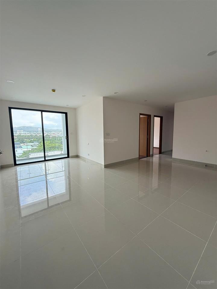 Chủ cần ra gấp căn 07 tầng cao, view đẹp chỉ 4,2 tỷ, nhà bàn giao cơ bản, giá đầu tư