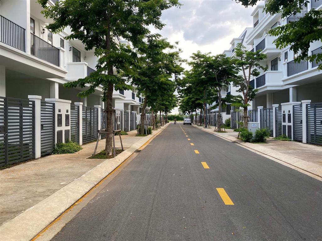 Bán liền kề ngang 5, diện tích 77,5m2, sẵn sổ hồng công chứng ngay. giá chỉ 6,5 tỷ