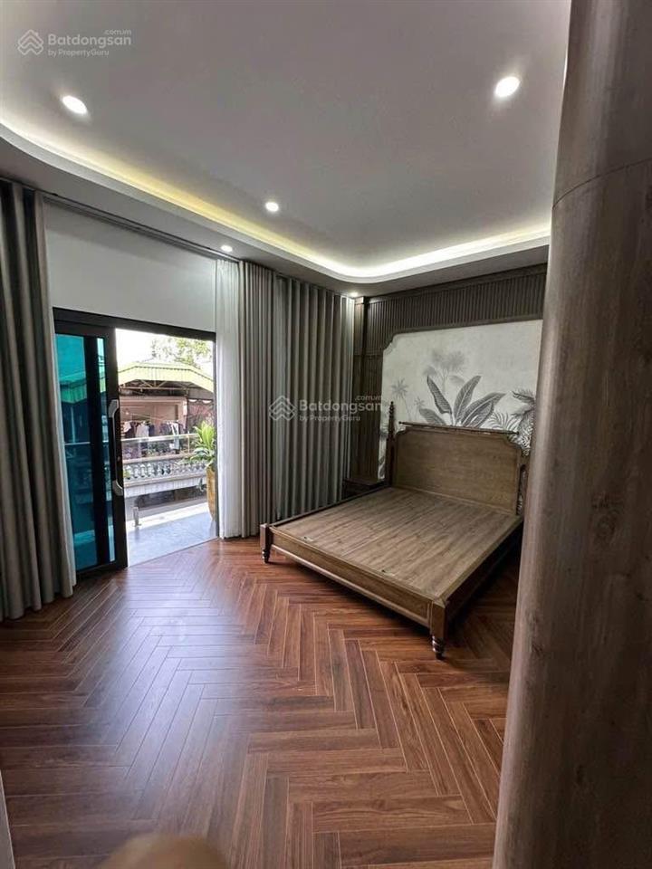 Bán nhà lâm hạ, khu vip long biên, 7 tầng 50m thang máy, ô tô 7 chỗ vào nhà, full nội thất.