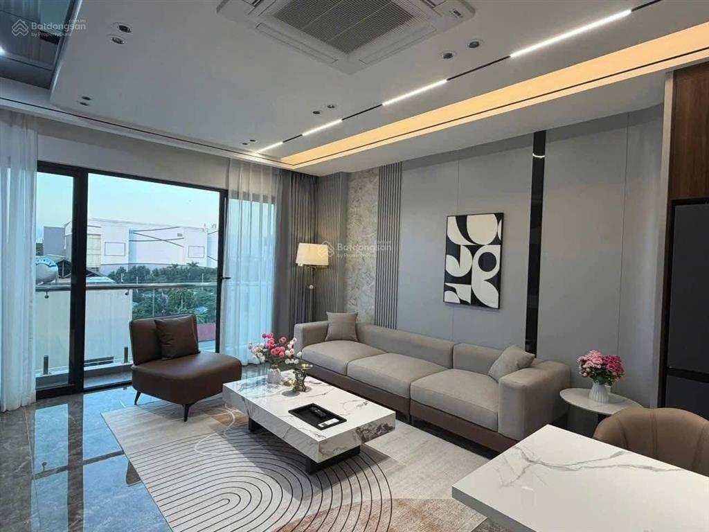 Bán nhà lâm hạ, khu vip long biên, 7 tầng 50m thang máy, ô tô 7 chỗ vào nhà, full nội thất.