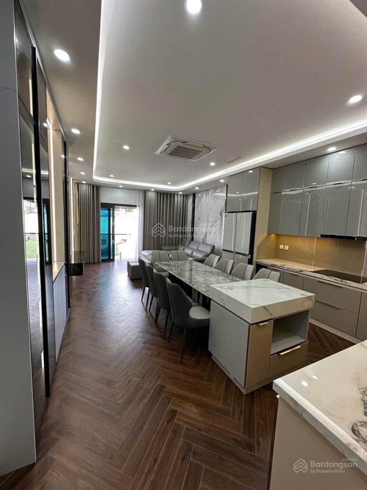 Bán nhà lâm hạ, khu vip long biên, 7 tầng 50m thang máy, ô tô 7 chỗ vào nhà, full nội thất.