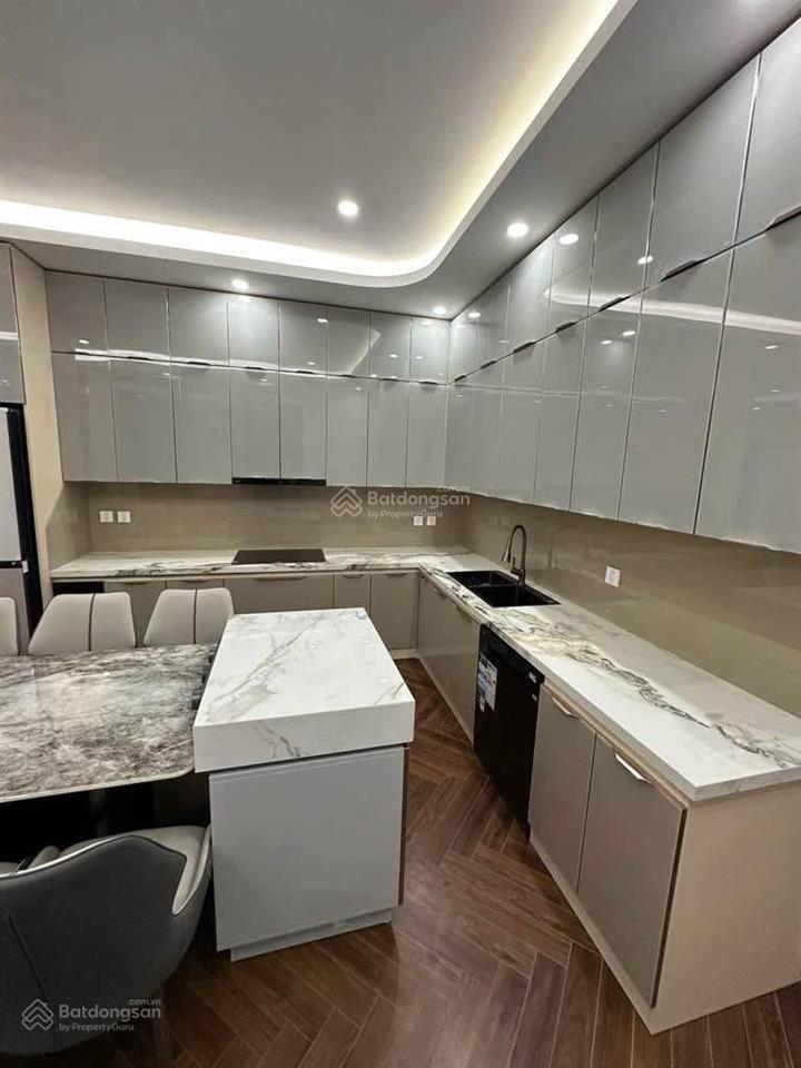 Bán nhà lâm hạ, khu vip long biên, 7 tầng 50m thang máy, ô tô 7 chỗ vào nhà, full nội thất.