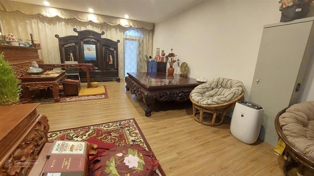 Bán biệt thự cổ phố lâm hạ, 90m 4 tầng , vỉa hè,dân trí, khu vực đẹp nhất long biên. nhỉnh 30 tỷ