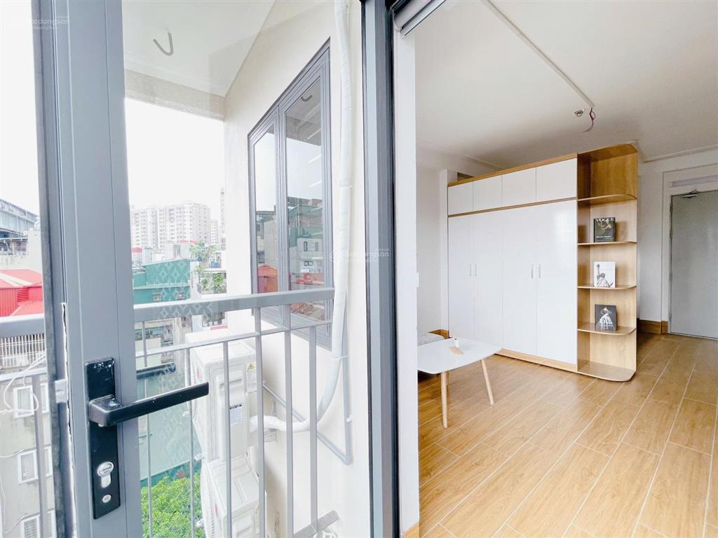 Cho thuê studio rộng nguyên sàn tại mặt đường nhân hòa full đồ, máy giặt riêng, ô tô đỗ cửa