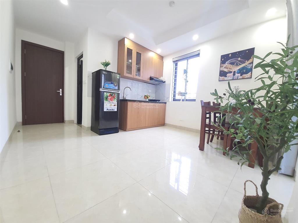 Cho thuê ccmn 1n1k 45m2 tại quan nhân, nhân chính có máy giặt riêng, ban công thoáng