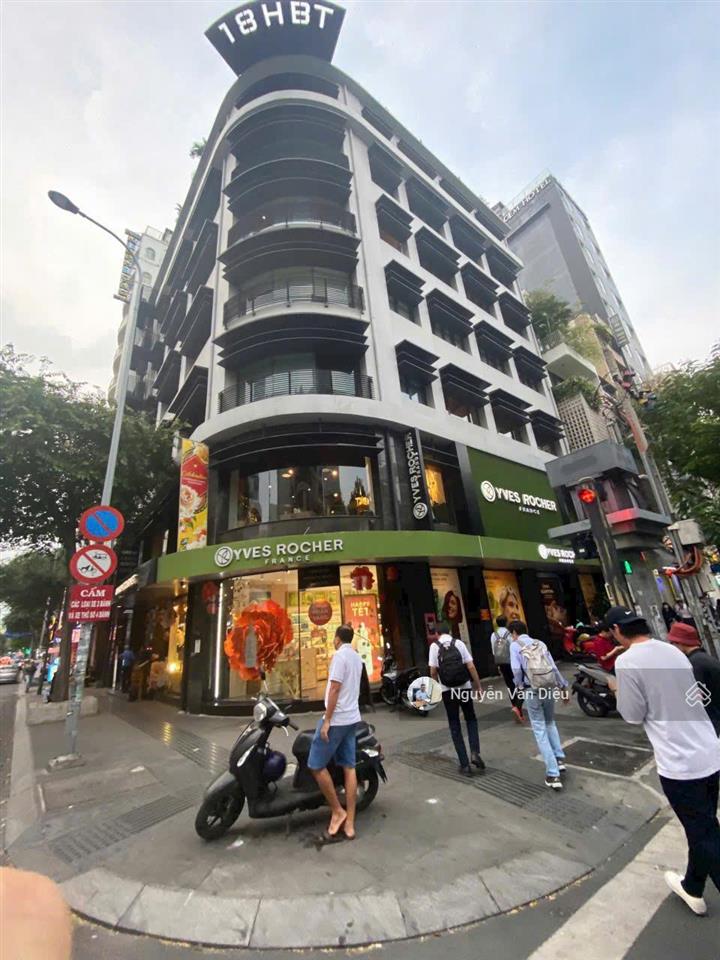 Bán tòa nhà măt tiền xa lộ hà nội  ngay ga metro thảo điền  dt 30x60m hầm 7 tầng  hđt 1 tỷ/th