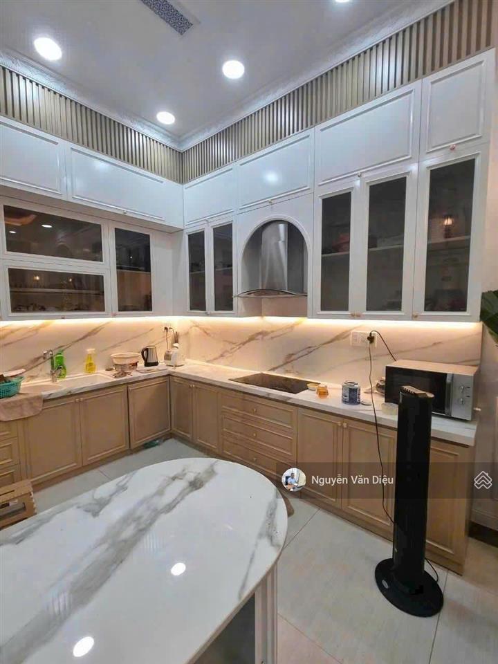 Siêu vị trí ! bán tòa nhà đường nguyễn văn trỗi  dt 8x20m  hầm 8 tầng  hđt 300tr/th  giá 40 tỷ