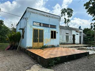 Bán đất có sẵn căn nhà cấp 4 kèm theo 300m2 đất ở