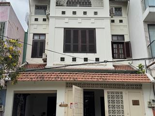 Sản phẩm không có hàng để so sánh tại khu vực nguyễn gia trí. dt 8m x 22m. 4 tầng. giá 32 tỷ tl