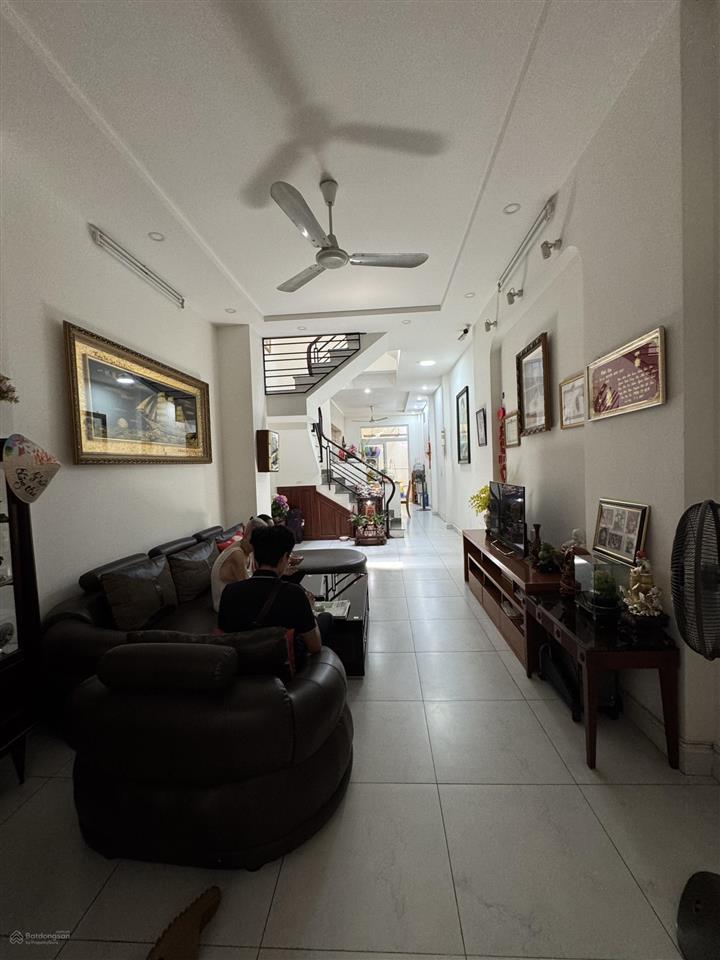 Chính chủ bán nhà hxh điện biên phủ, phường sài gòn (q1 cũ) diện tích 4m x 18m, 4 tầng, giá 18,5 tỷ