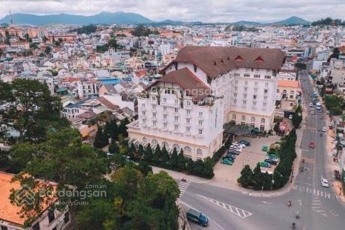 Chính chủ bán 1062m2 đất mặt tiền hoàng văn thụ. tp đà lạt. giá 69,5 tỷ thương lượng