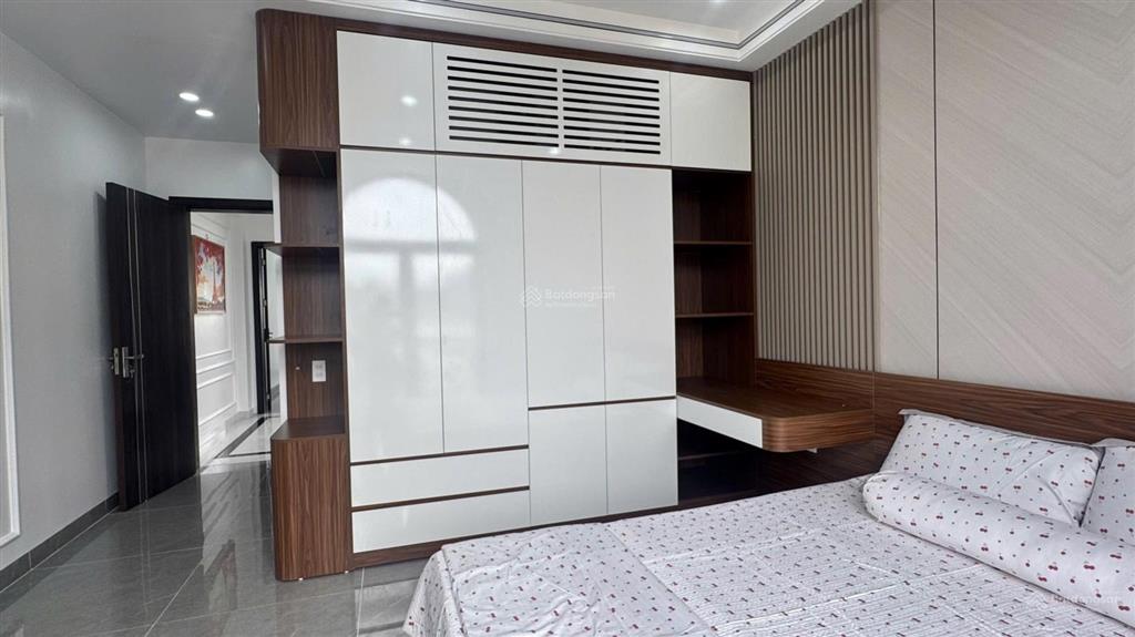 Mr.tuấn nhà 79m x 4 tầng cạnh chung cư cách hạ, nam sơn đường 8m giá chỉ 5,5 tỷ