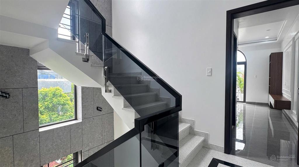 Mr.tuấn nhà 79m x 4 tầng cạnh chung cư cách hạ, nam sơn đường 8m giá chỉ 5,5 tỷ