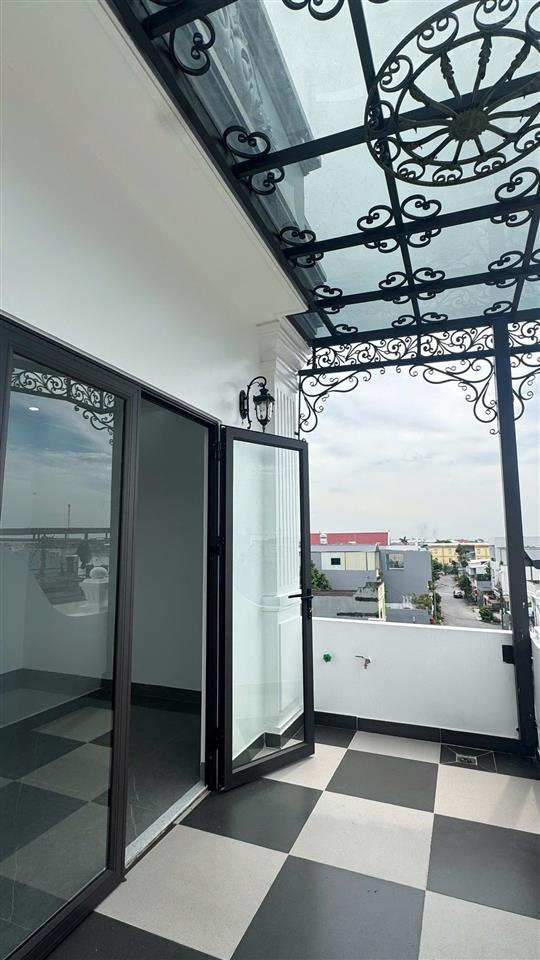 Mr.tuấn nhà 79m x 4 tầng cạnh chung cư cách hạ, nam sơn đường 8m giá chỉ 5,5 tỷ