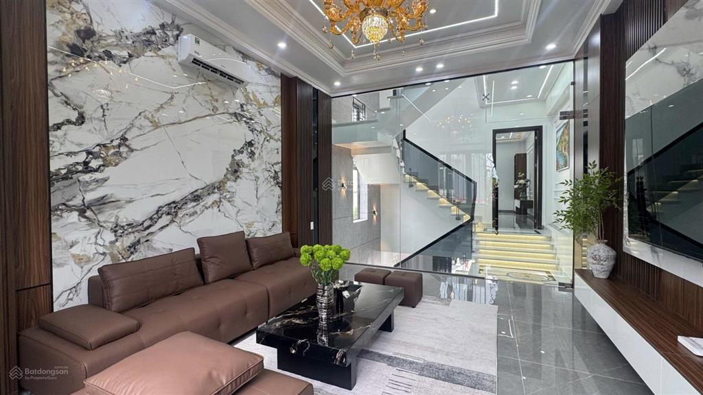 Mr.tuấn nhà 79m x 4 tầng cạnh chung cư cách hạ, nam sơn đường 8m giá chỉ 5,5 tỷ