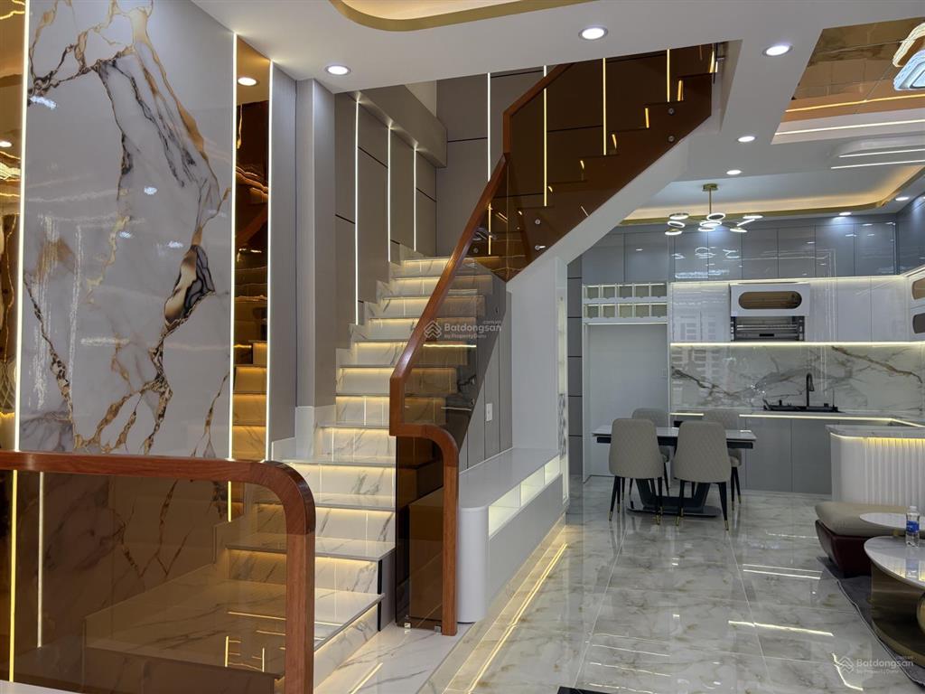 Nhà đẹp lung linh 3 tầng, xe hơi đậu nhà  5x12m