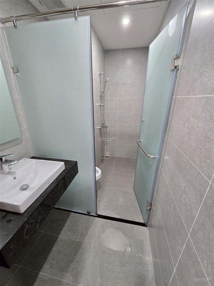 Bán gấp 1pn47m2 chỉ 1,87tỷ bao gồm vat thuế phí. a&t sky garden tầng đẹp view hồ bơi. 0906 333 ***