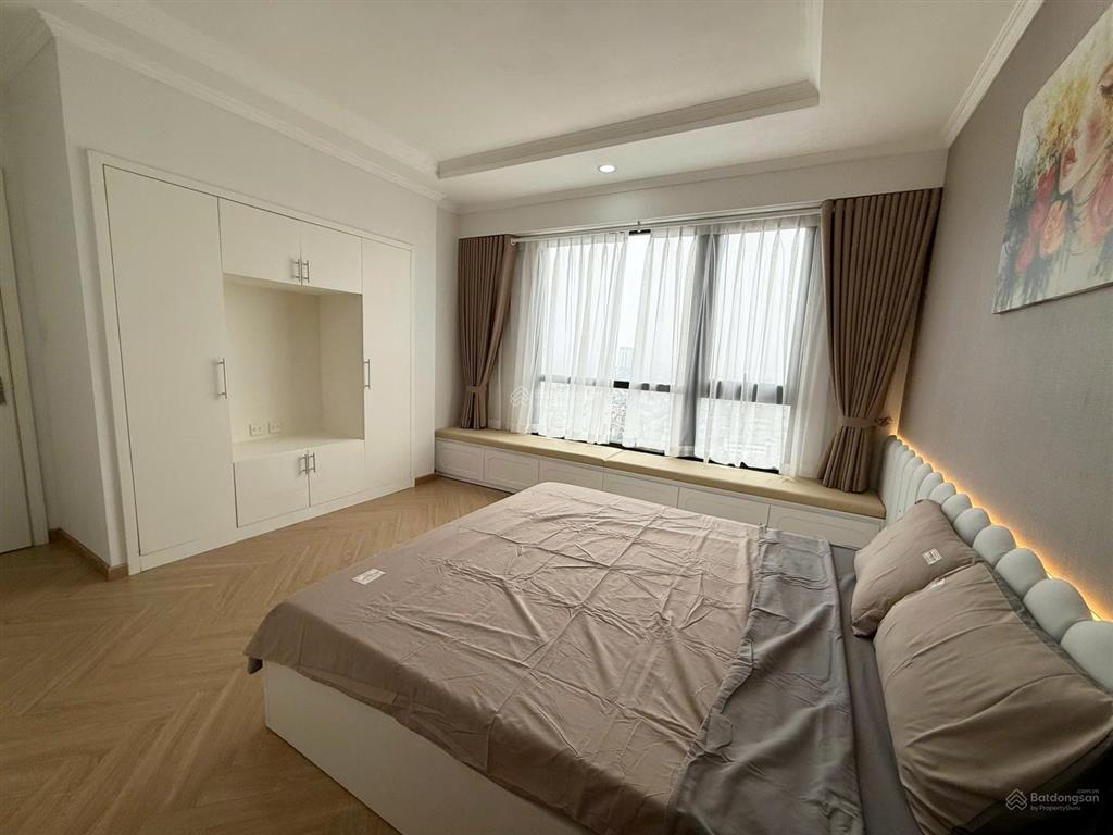 Bán 2pn có ban công, đặc biệt view sông hồng cầu vĩnh tuy thoáng đẹp, buổi tối lấp lánh ánh đèn