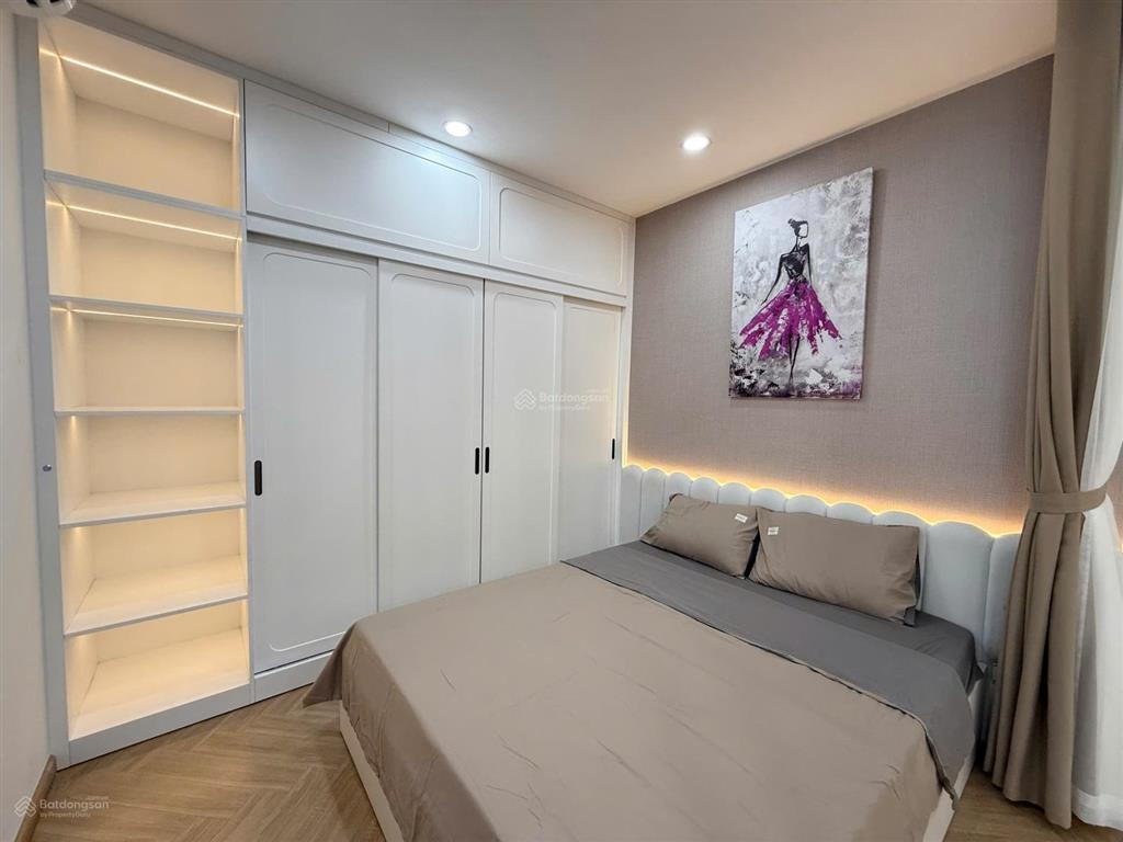 Bán 2pn có ban công, đặc biệt view sông hồng cầu vĩnh tuy thoáng đẹp, buổi tối lấp lánh ánh đèn