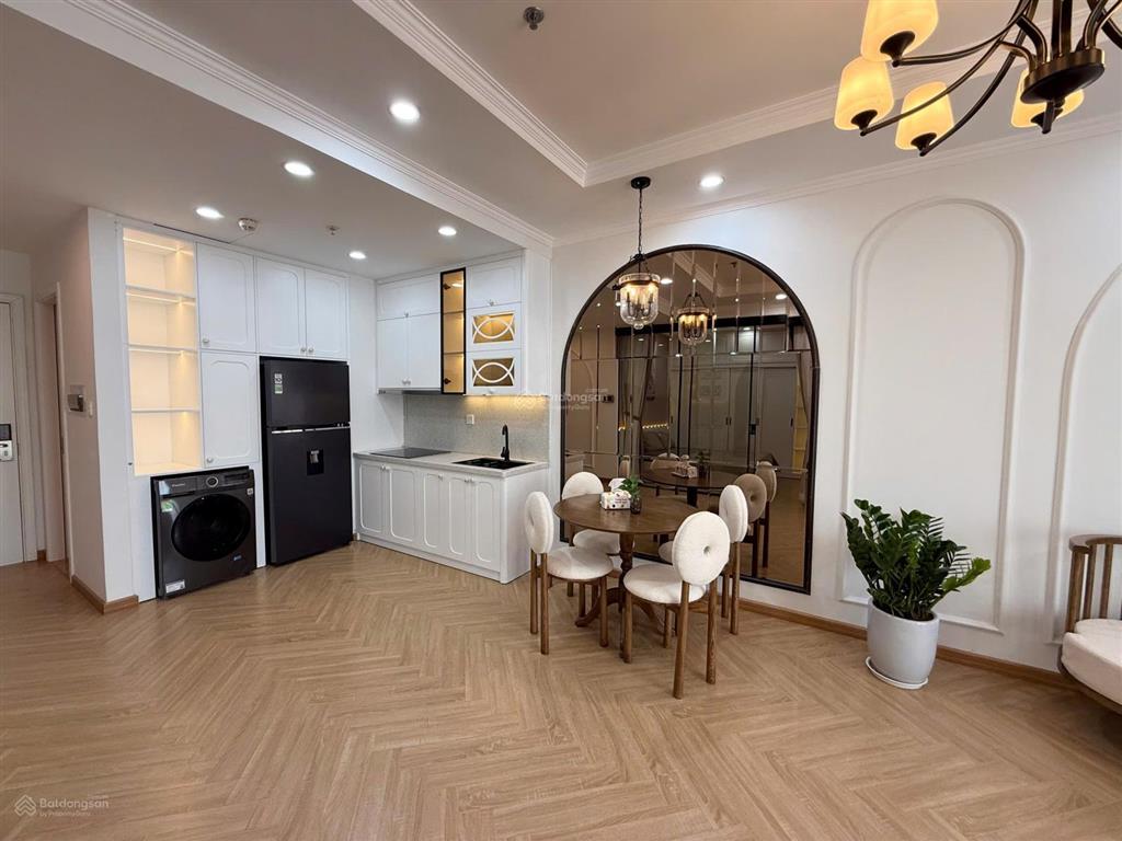 Bán 2pn có ban công, đặc biệt view sông hồng cầu vĩnh tuy thoáng đẹp, buổi tối lấp lánh ánh đèn