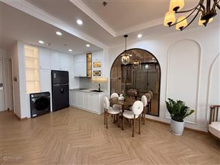 Bán 2pn có ban công, đặc biệt view sông hồng cầu vĩnh tuy thoáng đẹp, buổi tối lấp lánh ánh đèn