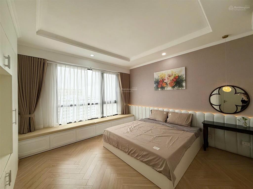 Bán 2pn có ban công, đặc biệt view sông hồng cầu vĩnh tuy thoáng đẹp, buổi tối lấp lánh ánh đèn