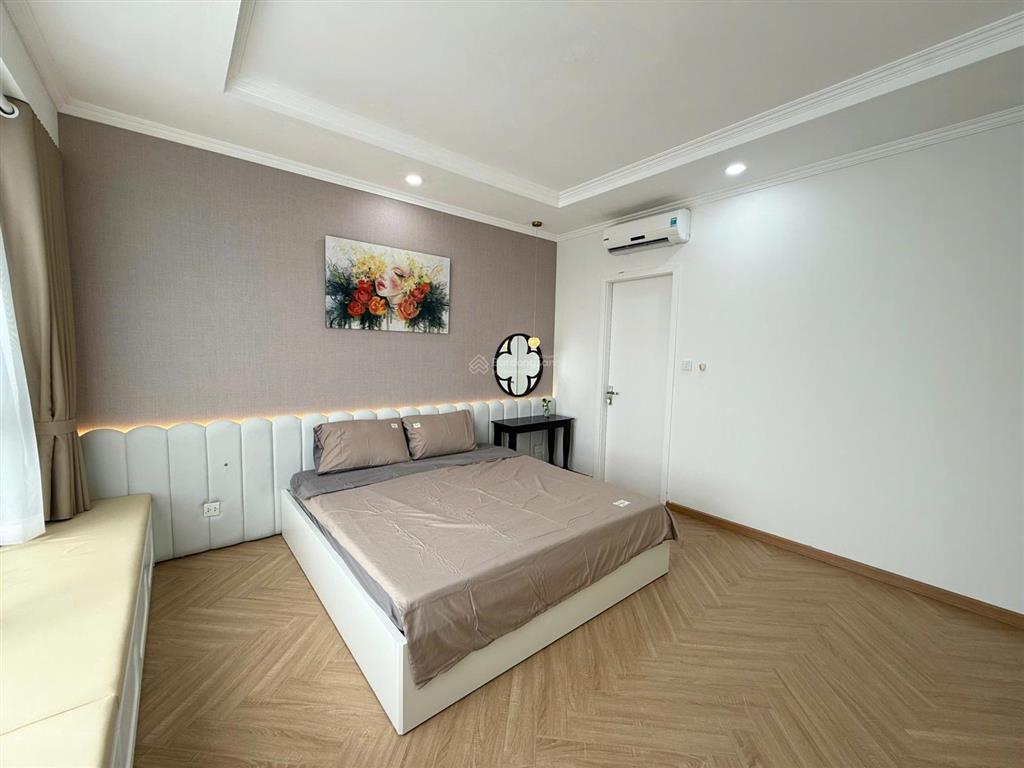 Bán 2pn có ban công, đặc biệt view sông hồng cầu vĩnh tuy thoáng đẹp, buổi tối lấp lánh ánh đèn