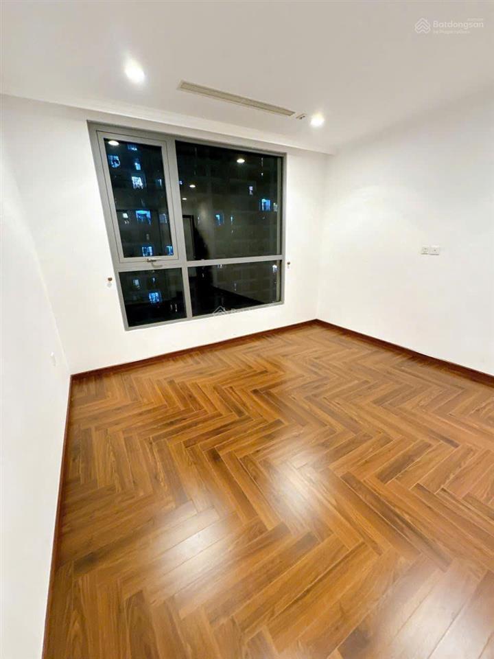 Em cần cho thuê 3pn căn góc tầng trung, không nội thất s 128,2m2 gía 20tr/tháng  0964 862 ***