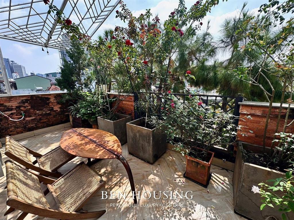 Khu vườn riêng trên cao | penthouse 1 phòng ngủ